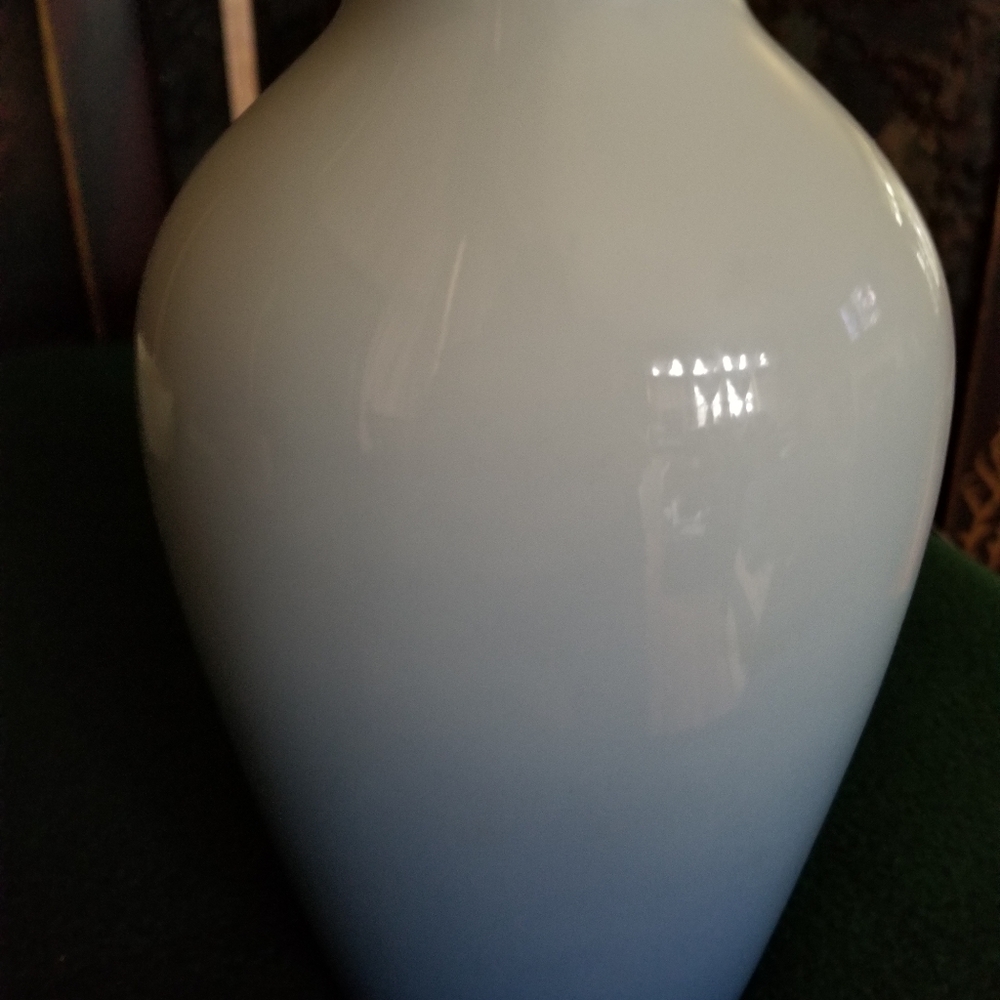 Beautiful Vase - Picture 6 of 7